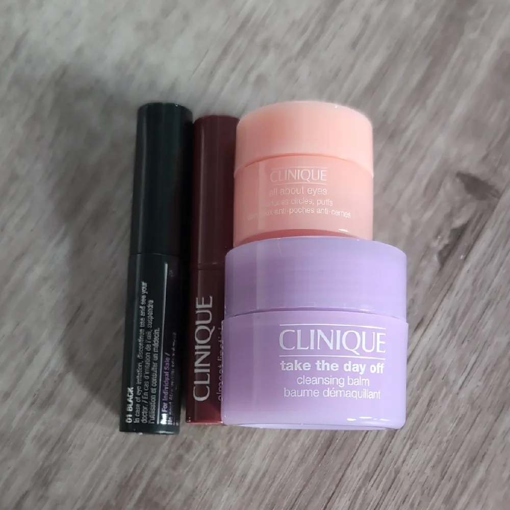 Clinique Makeup Set with Purple and Peach Cleansing Balms